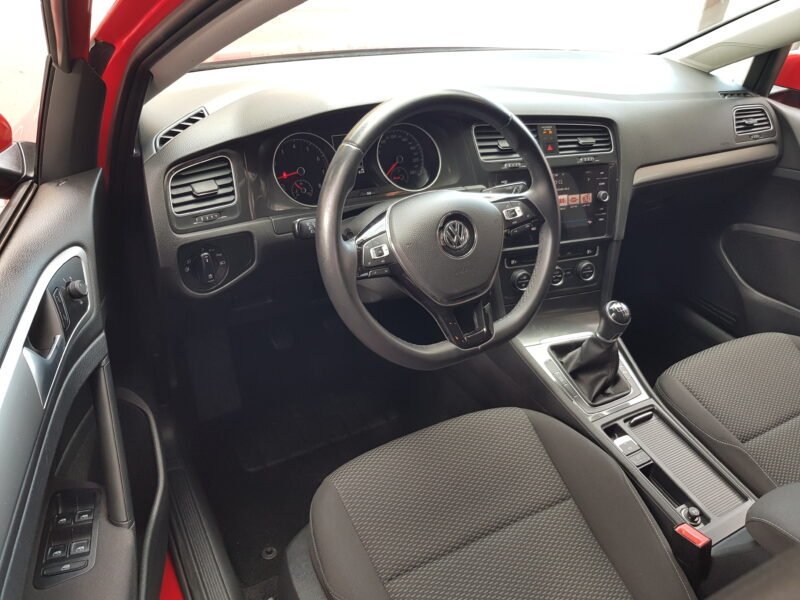 VOLKSWAGEN Golf Business