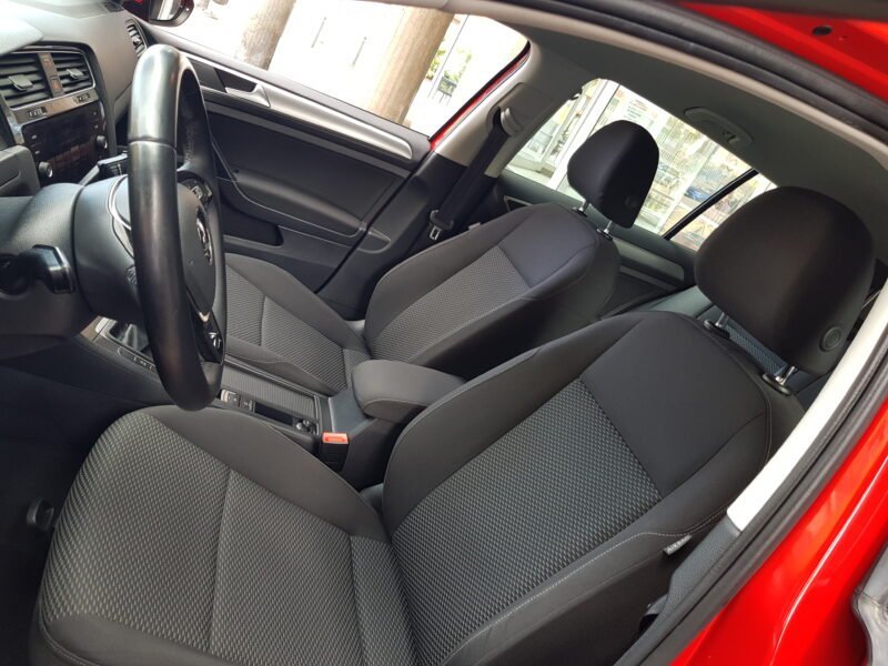 VOLKSWAGEN Golf Business