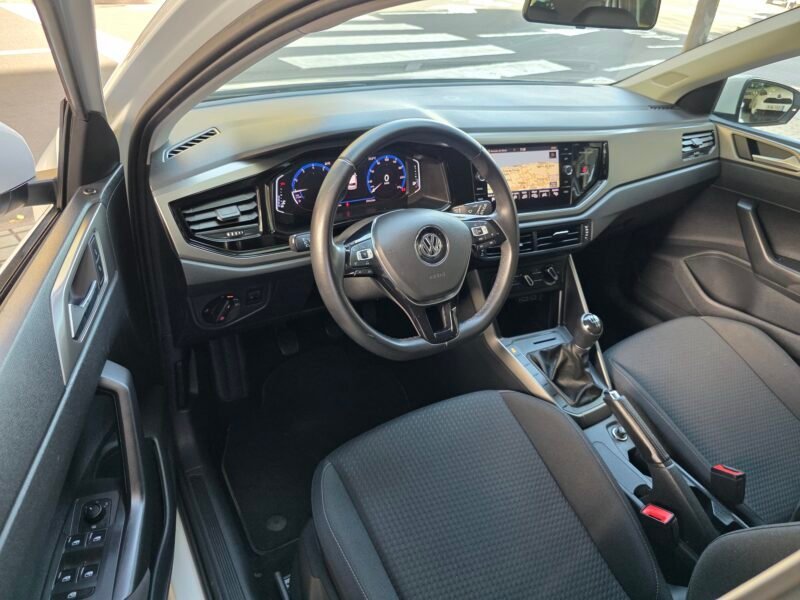 VOLKSWAGEN Polo advance