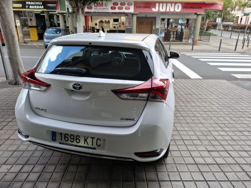 TOYOTA Auris 1.8 HIBRID BUSINESS