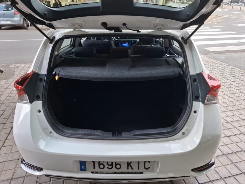 TOYOTA Auris 1.8 HIBRID BUSINESS